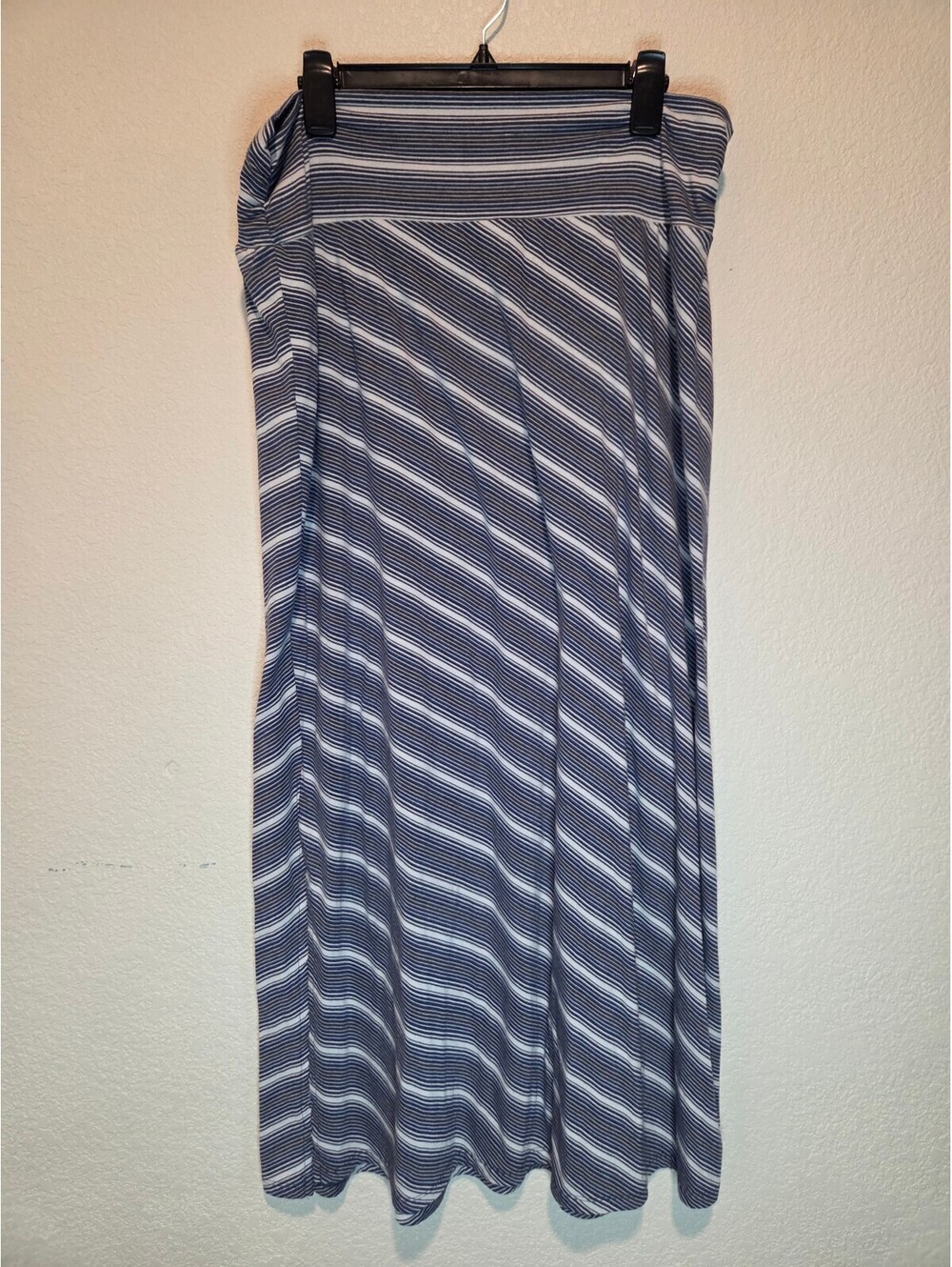 Faded Glory Women's XL (16-18) Blue and White Striped Skirt